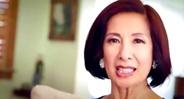 Jugosa chica de ébano señoras cachondas videos recibe una polla blanca en el coño y la boca