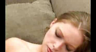 Dama caliente lo toma en la boca con los porno de señoras maduras ojos vendados