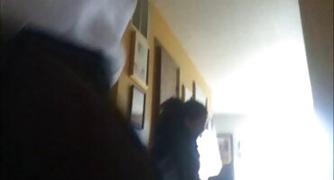 Empleado de banco follando a un xnxx de señoras joven con falda en su cama