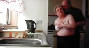 La belleza hizo una mamada de placer y porno señoras mayores se dejó tirar