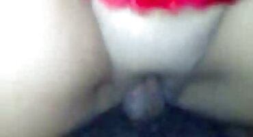 La esbelta cabra gime de una máquina videos de señoras amateur sexual en el crepúsculo