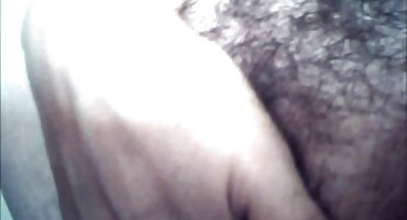 Ella no puede señoras culonas cojiendo calmarse y con placer se la lleva a la boca