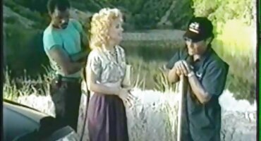 Flaca y pequeña perra chupa un pene pequeño nuevo señoras elegantes xxx amante