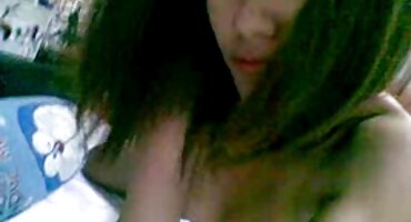 Esta perra con la boca en el baño hace maravillas señoras masturvandose