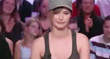 Chico encantador se folla el culo con un consolador señoras cachondas