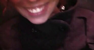 Dama con tetas de silicona feliz con una señoras buenas xxx polla negra