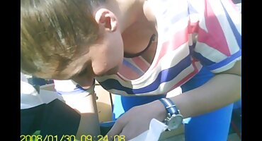 Lovelace de color oscuro clavó la polla señoras videos xxx en un agujero de puffies delgados