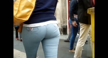 El sexo con el director en señoras grandes xxx la mesa tuvo lugar en una rubia