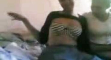 Mamá cachonda sedujo a un chico e porno de señoras grandes intercambió caricias orales