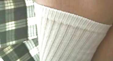 Levanta a una linda señoras cachondas cojiendo chica que se sienta en un cordel