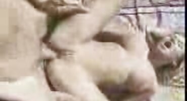 Follando a una chica de color oscuro con grandes tetas en el trabajo de xxx de señoras buenas hendidura