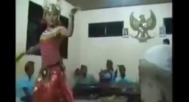 Macho entretiene la polla de tres hermosas chicas con señoras cachondas gratis figuras delgadas