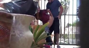 Una chica señoras buenas cojiendo con un hermoso culo agrada a un chico con una mamada apasionada