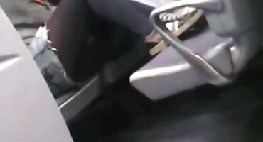 Hombre señoras piernudas xxx acostado y corrida en una hermosa chica