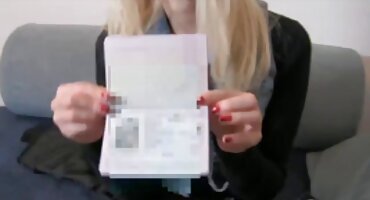 Chica frívola seducida por xxx videos señoras papá amigo