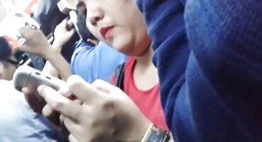 Chica en la cama siente el señoras casadas teniendo sexo puto culo de un chico