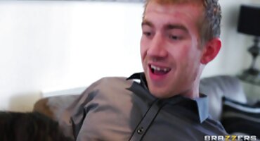 Chico desesperado le dio a su señoras solteras xxx novia una polla por dinero