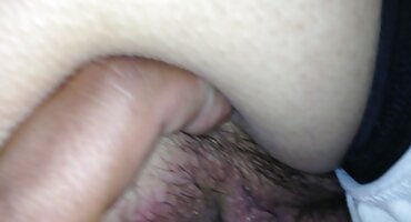 Un idiota empujó a una morena flaca en su garganta xxx señoras de 60 años