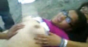 Chica lavada porno señoras adultas de semen después de la satisfacción activa de la pareja