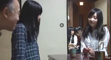 Masajista amasó porno de señoras mexicanas la vagina del cliente con una polla