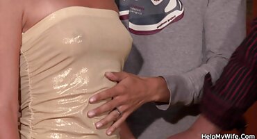 Perra experimentada videos porno de señoras masajeó el coño en el vestuario