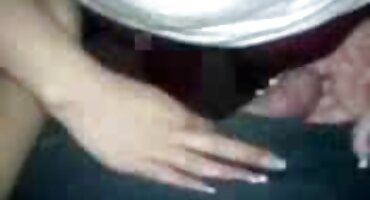 Tio semen en el coño de la hermana porno señoras casadas atrapada debajo de la cama