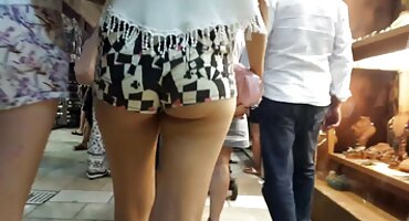 Hombre joven en porno de señoras culonas una enorme polla mueve su vagina vigorosamente