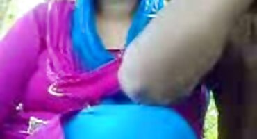 Hermosa chica se masturba la polla señoras infieles maduras en la boca en el sofá