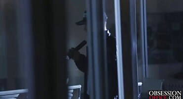 Chica en videos señoras sexis máscara negra larga chupando polla