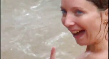 Joven sabroso chico lame el coño de xxx señoras su novia