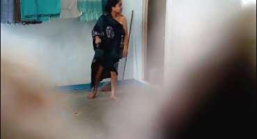 Chica de pelo videos porno de señoras con jovenes negro sin manos chupa la polla de un chico