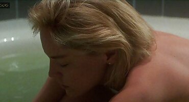 Chica se quitó la porno señoras calientes ropa por completo y se ocupó de cosas depravadas