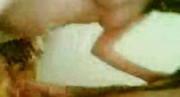 Chica con gafas tiene un semental senora madura xxx de ébano en diferentes posiciones