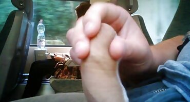 Chica proporciona chico chupando polla con Garganta profunda xxx señoras tetonas