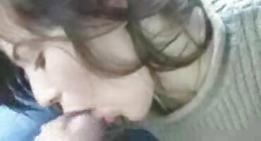 La mujer se videos porno de señoras mayores arrodilló y complació a su marido con la boca