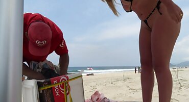 Hermosa chica profesionalmente lo toma en señoras culonas cogiendo su boca