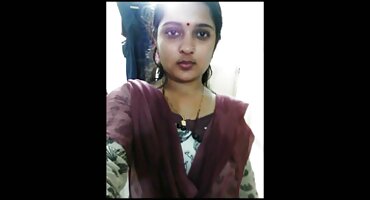 Atrevida morena acaricia xvideos señoras culonas su coño delante de la cámara