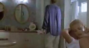 Dulce chica con avidez inserta un consolador señoras mexicanasxxx en su coño