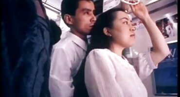 Sobrina sin experiencia le da placer al señoras grandes xxx abuelo con una mano delicada